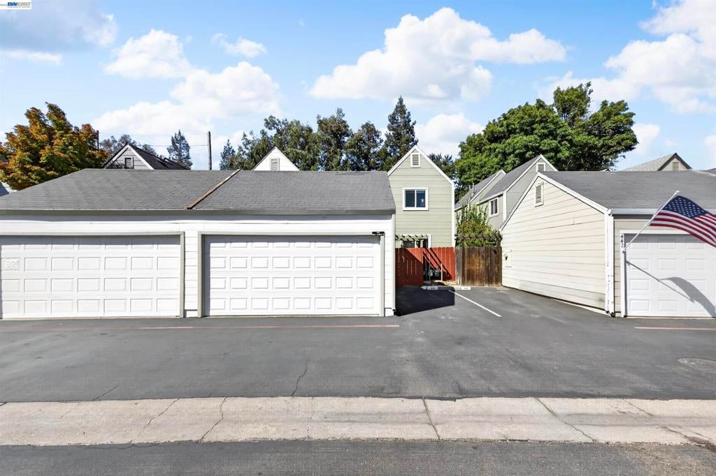 439 W Golf Circle
