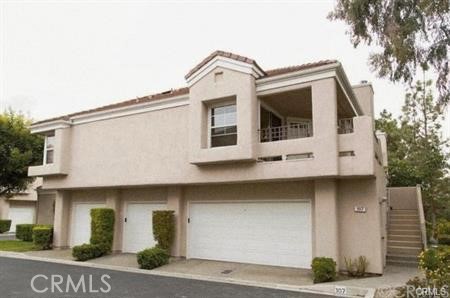 Upper level condo located within a gated community. Quiet and cozy end unit with open view of William Mason Regional Park!
2 bedrooms, 2 bathrooms, 2 single car garages, vaulted high ceiling with wood flooring & newly painted. Walking distance to University of California of Irvine & shopping. Refrigerator, washer and dryer included.