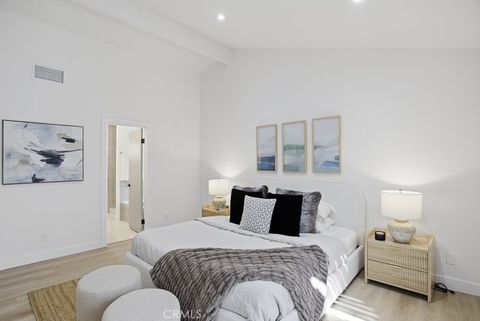 Tiny photo for 1069 Belleza Street, Camarillo, CA 93012 (MLS # SR26047320)