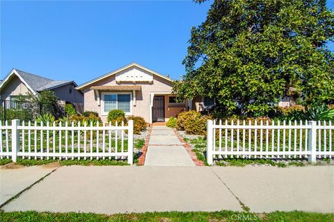 Photo of 23001 Vanowen Street, West Hills, CA 91307 (MLS # SR26045997)