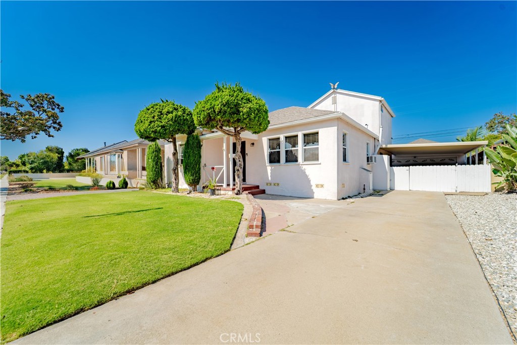 Charming 3-Bedroom Home with Private Upstairs Suite – Great Long Beach Location!
Discover the potential in this spacious 3-bedroom, 2-bath home offering 1,809 sq ft of living space. The highlight of this property is the private primary suite upstairs, providing a serene retreat away from the main living areas. A detached garage offers parking, storage, or possible ADU potential (buyer to verify). Conveniently located near Long Beach Airport, freeways, and local amenities, this home offers easy access to shopping, dining, and entertainment. While the property needs some TLC, it’s a fantastic opportunity to customize and create your dream home in a desirable area. Don’t miss your chance to bring your vision to life!