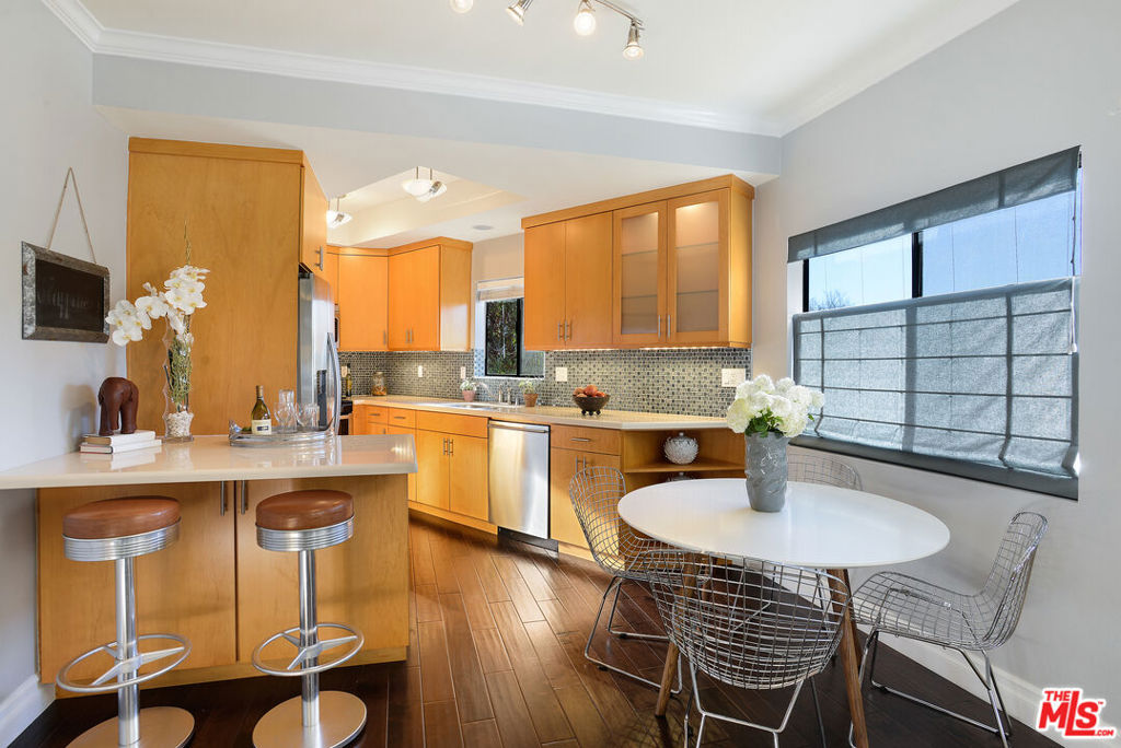 Properties 3 832 PALM Avenue 105
