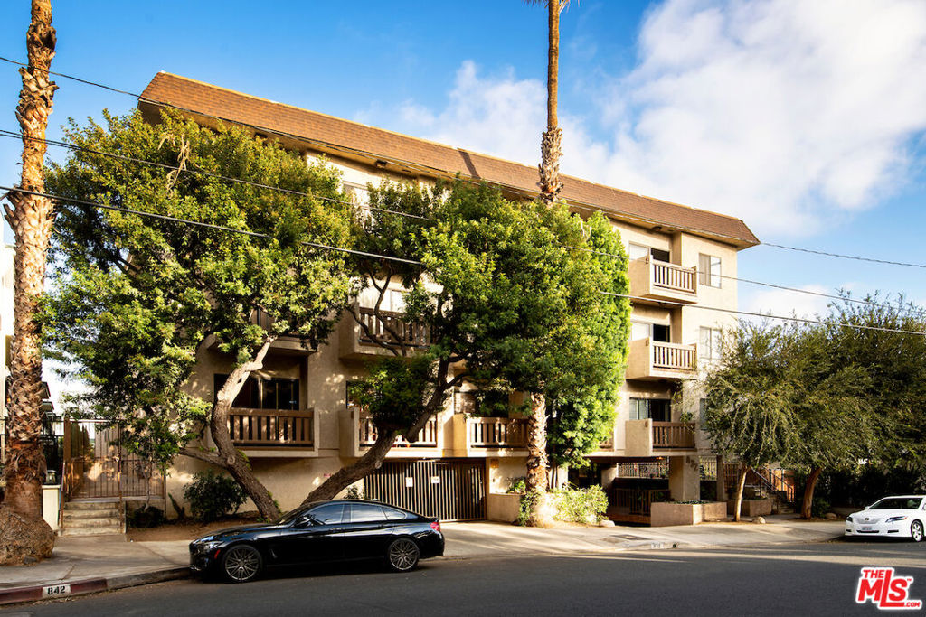 Properties 1 832 PALM Avenue 105