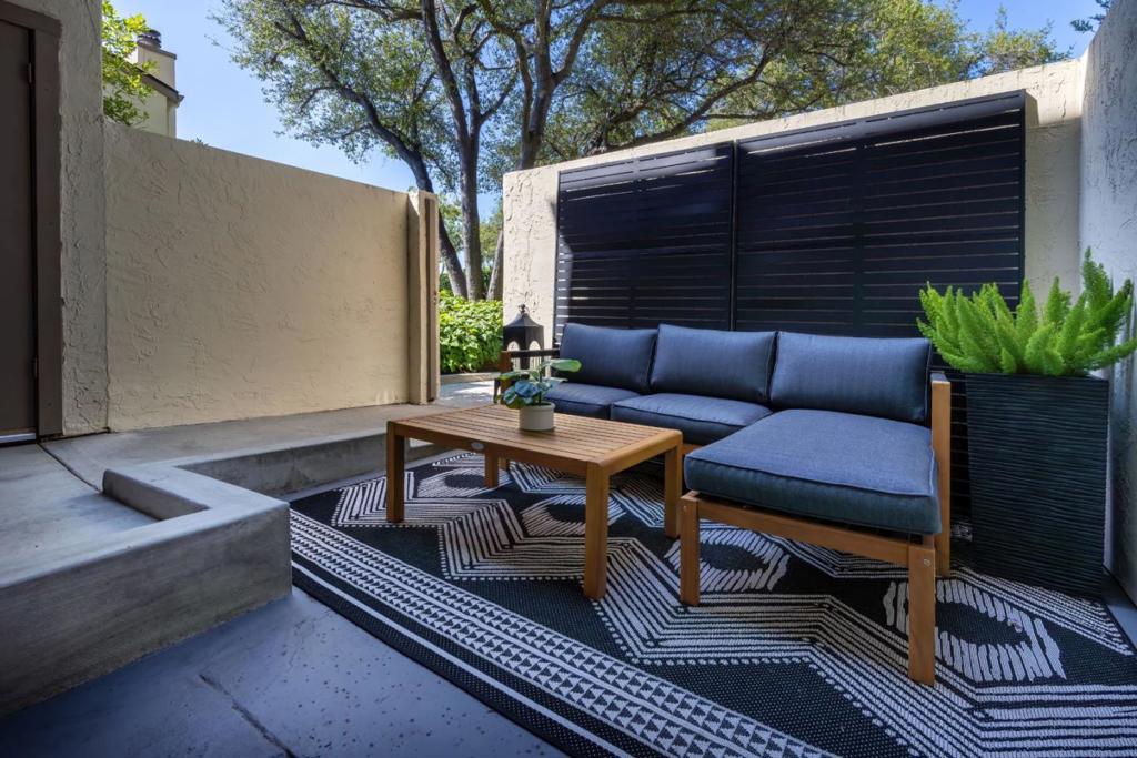 19113 Vineyard Lane