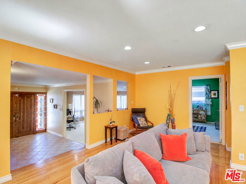 Photo of 5720 El Rincon Way, Culver City, CA 90230 (MLS # 26996549)