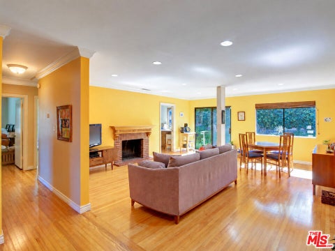 Photo of 5720 El Rincon Way, Culver City, CA 90230 (MLS # 26996549)