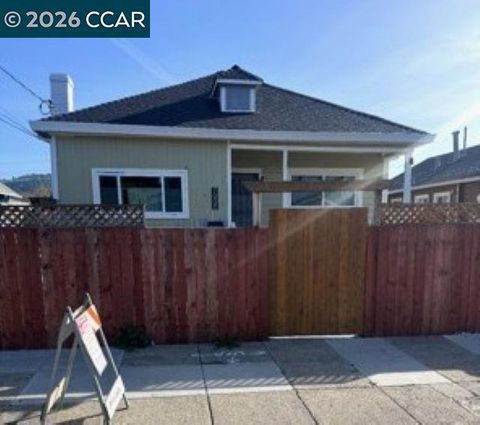 Photo of 7000 Lockwood St, Oakland, CA 94621 (MLS # 41127851)