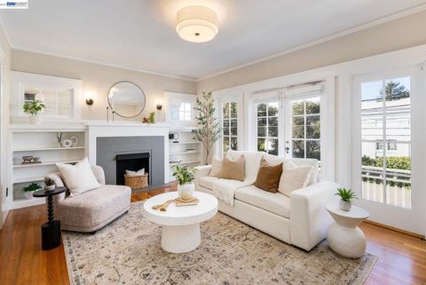 Photo of 3746 Park Boulevard Way #B, Oakland, CA 94610 (MLS # 41126811)