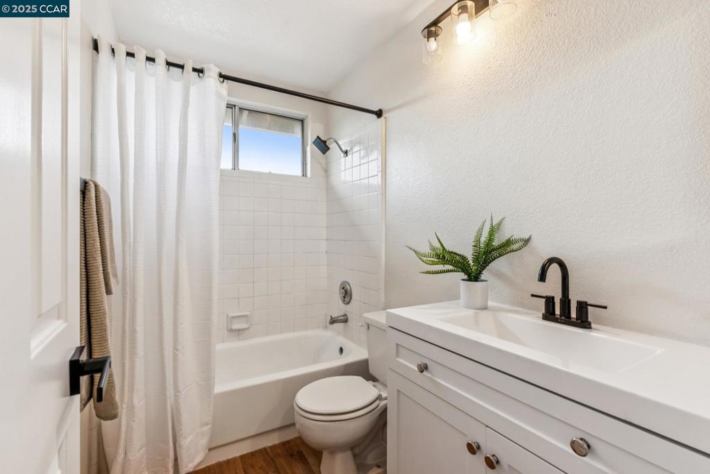 OAKLEY - Residential