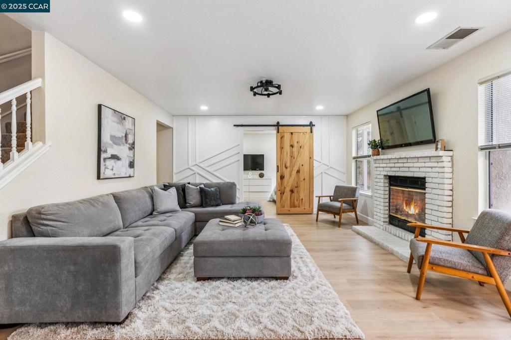 OAKLEY - Residential