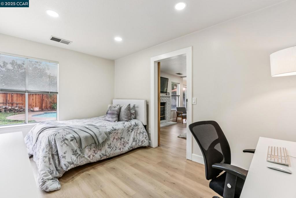 OAKLEY - Residential