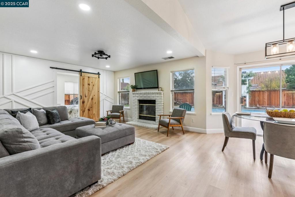 OAKLEY - Residential