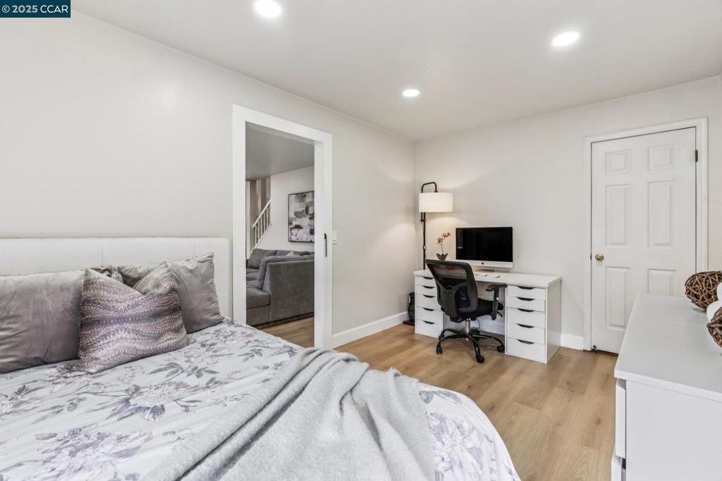 OAKLEY - Residential