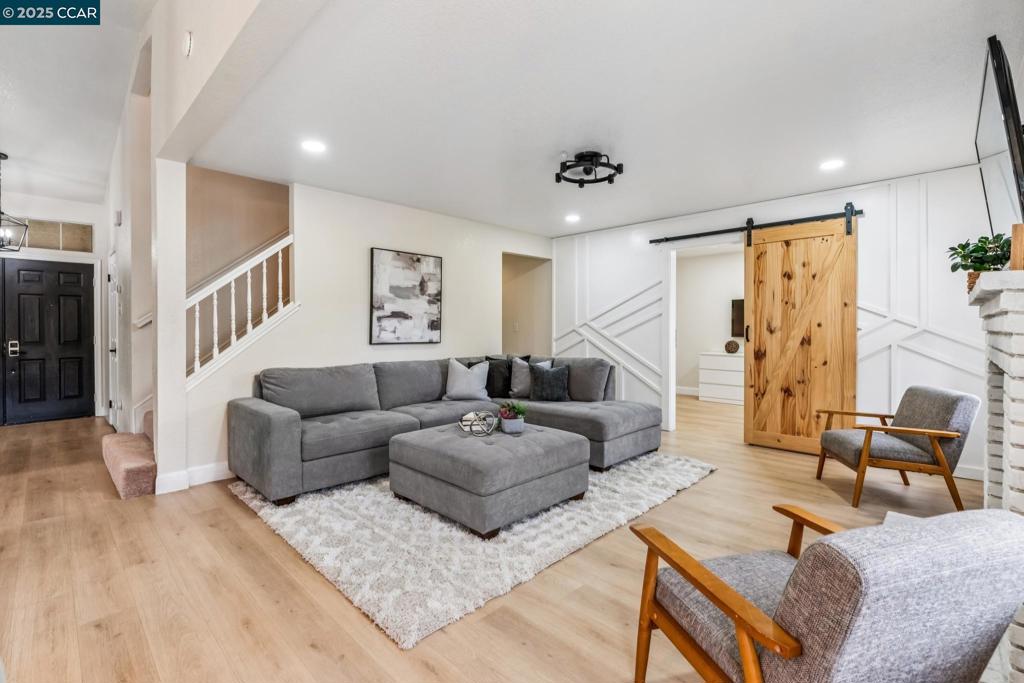 OAKLEY - Residential