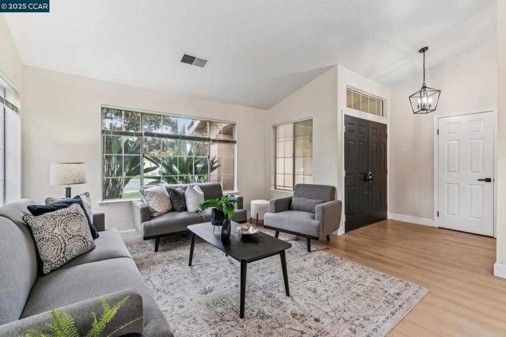 OAKLEY - Residential