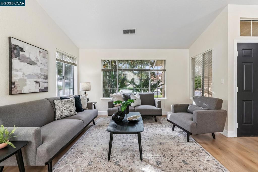 OAKLEY - Residential