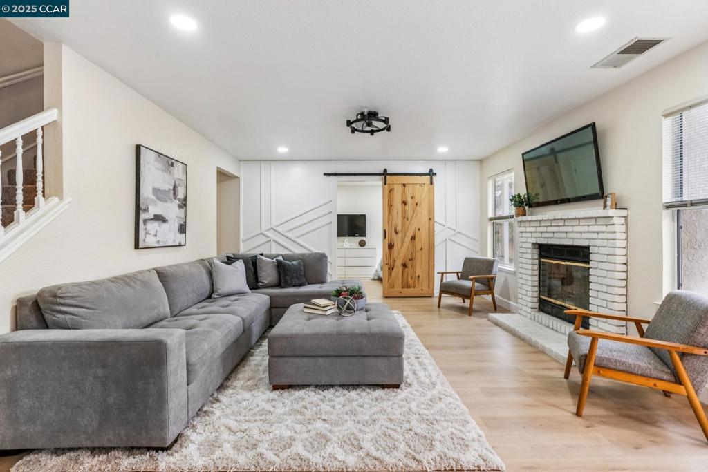 OAKLEY - Residential