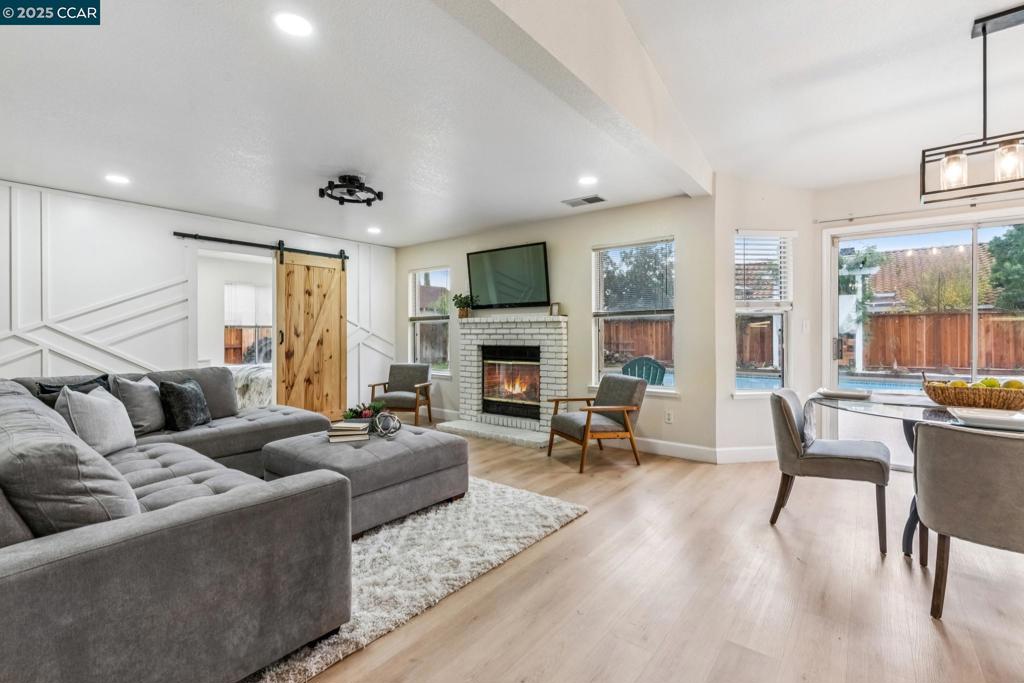 OAKLEY - Residential