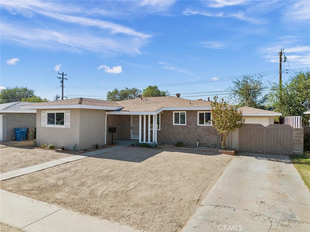 Beautifully remodeled single-family home offering 3 bedrooms and 1.5 bathrooms with an inviting open floor plan. This property features modern finishes throughout, a bright living area, and a fully equipped kitchen with appliances included.
Additional highlights include central A/C and heating, RV access, spacious bedrooms, and upgraded bathrooms. The private backyard is perfect for outdoor living and entertaining.
Conveniently located near schools, shopping, dining, and freeway access, this home combines comfort, style, and functionality.