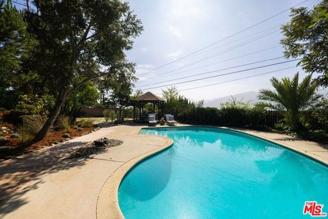 Photo of 3830 Los Amigos Street, La Crescenta, CA 91214 (MLS # 25610747) Photo of 3830 Los Amigos Street, La Crescenta, CA 91214 (MLS # 25610747)