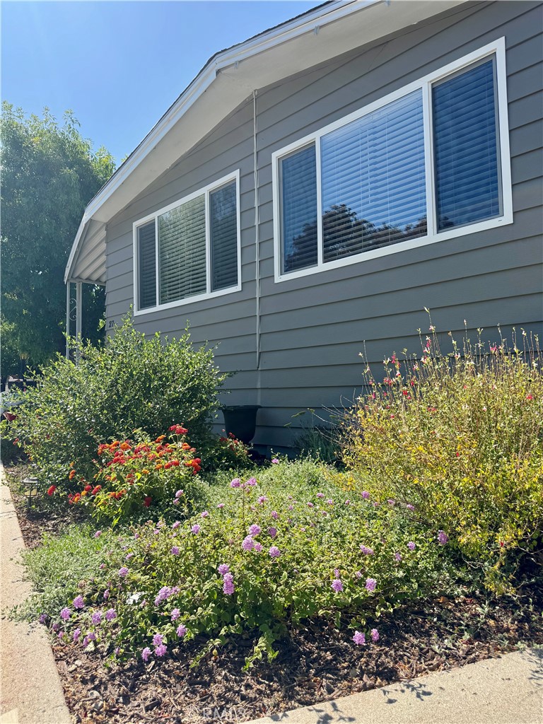 Rest & Relax in Rancho Paso Estates! Located just minutes from downtown Paso Robles and Templeton, this bright 2-bedroom, 2-bath home sits in a well-established 55+ community. The open layout is filled with natural light and offers plenty of space to relax or entertain. Residents enjoy access to amenities including a clubhouse, pool, and social activities—all in a central, convenient location close to shopping, dining, wineries, and more. Enjoy the flexibility of purchasing the home alone or add the land for complete ownership—all for under $400,000!