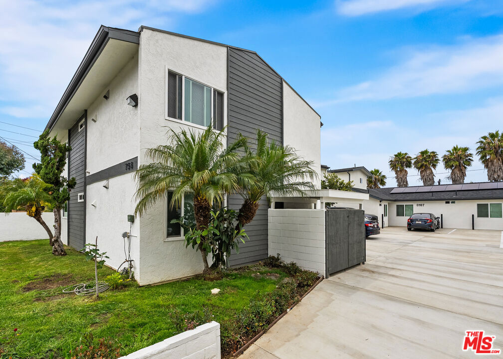 758 W 20th Street