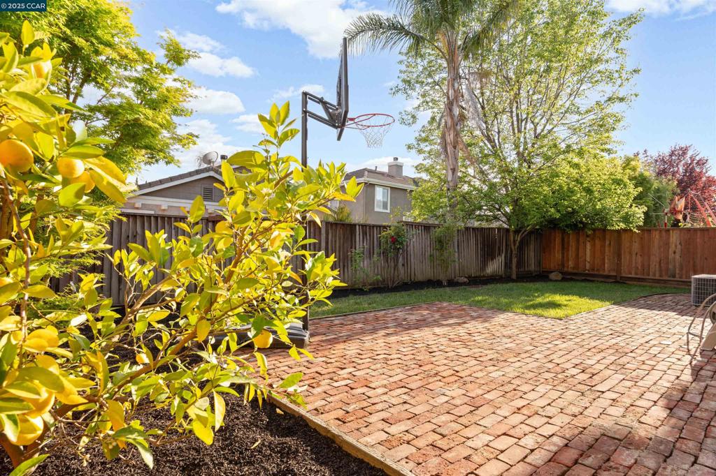 CA MEADOWS - Residential Lease