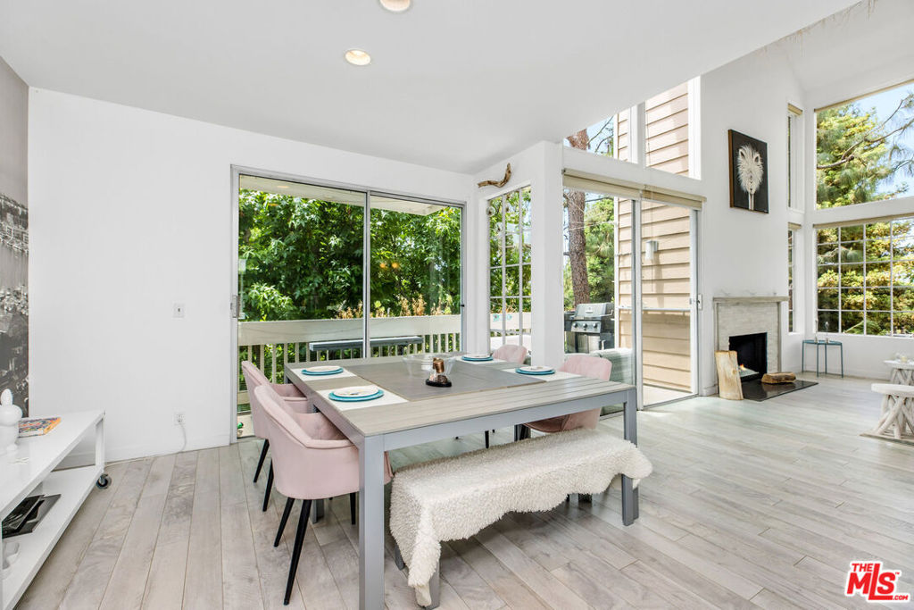 4342 Redwood Avenue C301