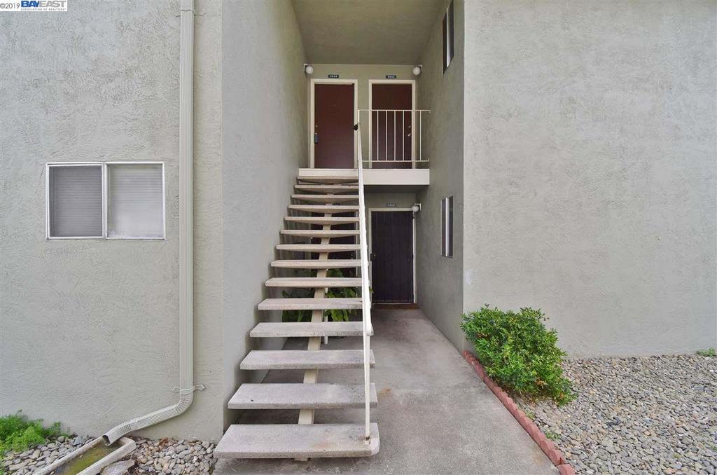 Beautifully refreshed upper floor unit located in the Casa Bonita complex in Fremont. Tile counter tops, recessed lighting and tile flooring. Fresh interior paint and nice backyard patio with slider. Easy access to 880 freeway and 84 Dumbarton Bridge. 15 minutes to Facebook. Top rated schools from elementary to American High School.