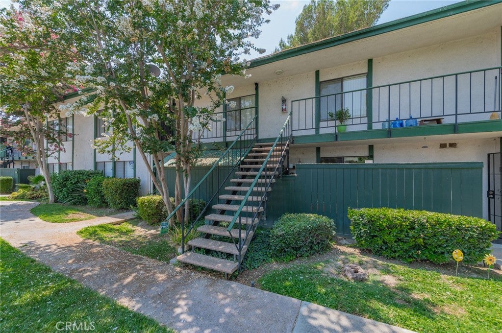 1735 E Washington Street B-11