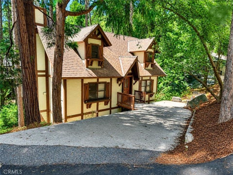 Photo of 922 Balfrin DR, Crestline, CA 92325 (MLS # IG26167066)