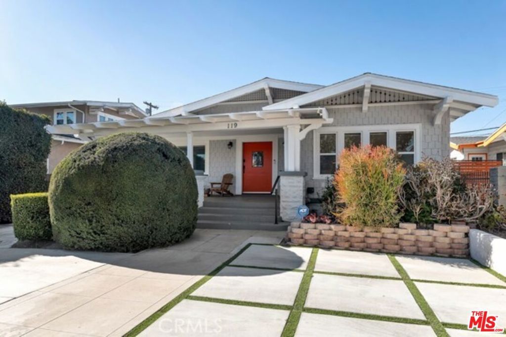 Photo of 119 S Hobart Boulevard, Los Angeles, CA 90004 (MLS # 26666521)