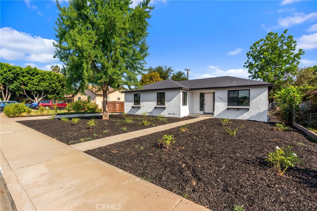 Come see it today don't miss this newly remodeled home that features new kitchen and stone wall bathrooms with new A/C and a spacious big back yard for the dogs . Also a two car garage and new flooring and carpet .