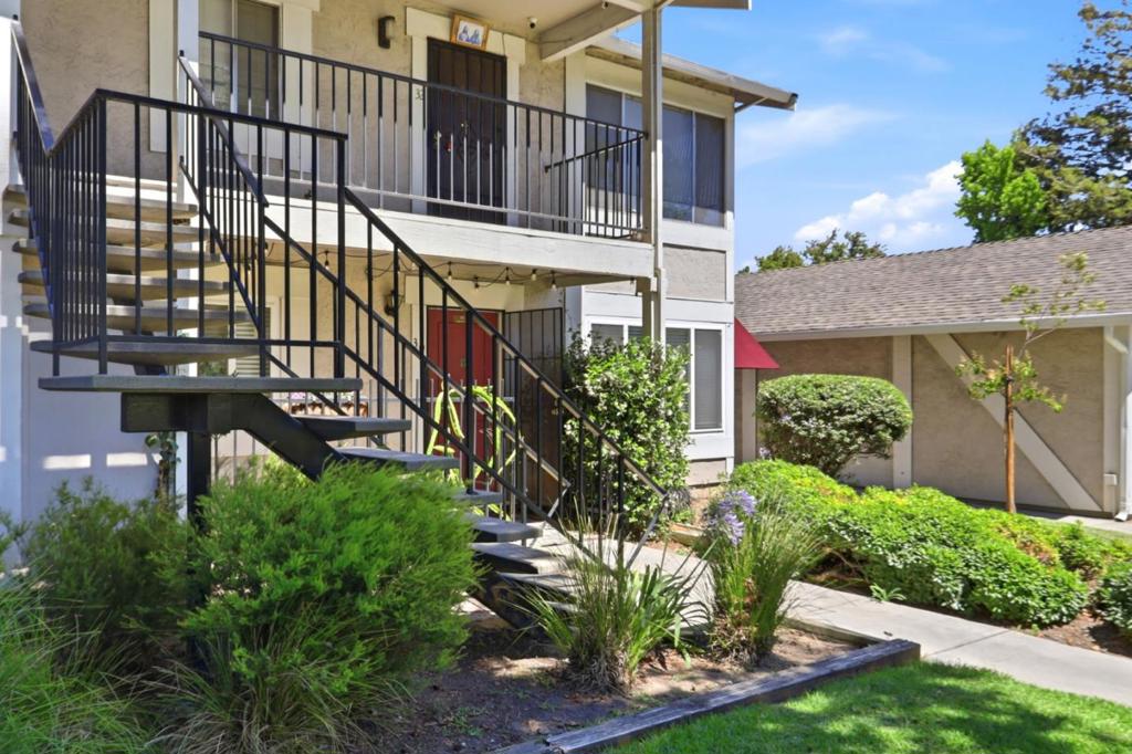 Photo of 30 Muirfield Court, San Jose, CA 95116 (MLS # ML82051185)
