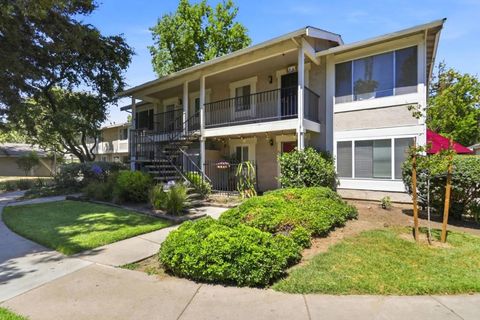 Photo of 30 Muirfield Court, San Jose, CA 95116 (MLS # ML82051185)