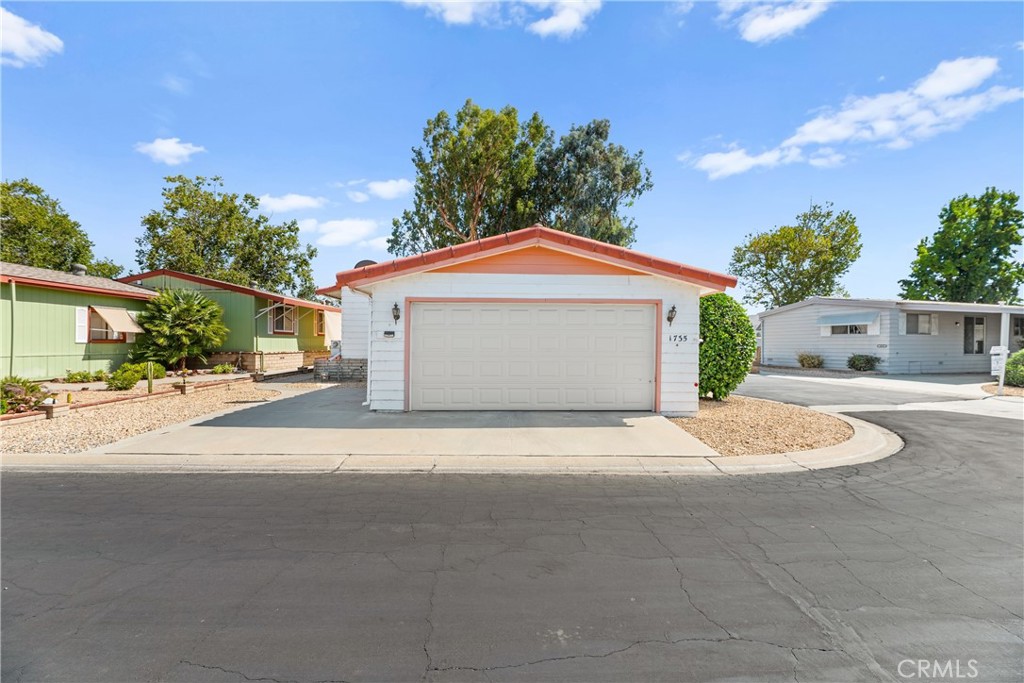 1735 Mango Way