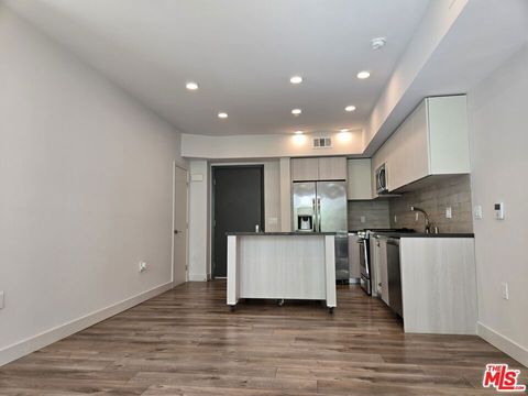 Photo of 740 S Ridgeley Drive #204, Los Angeles, CA 90036 (MLS # 25581083)