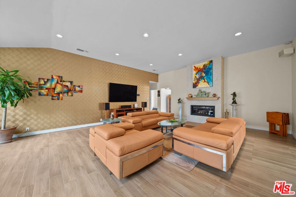6015 Topeka Drive
