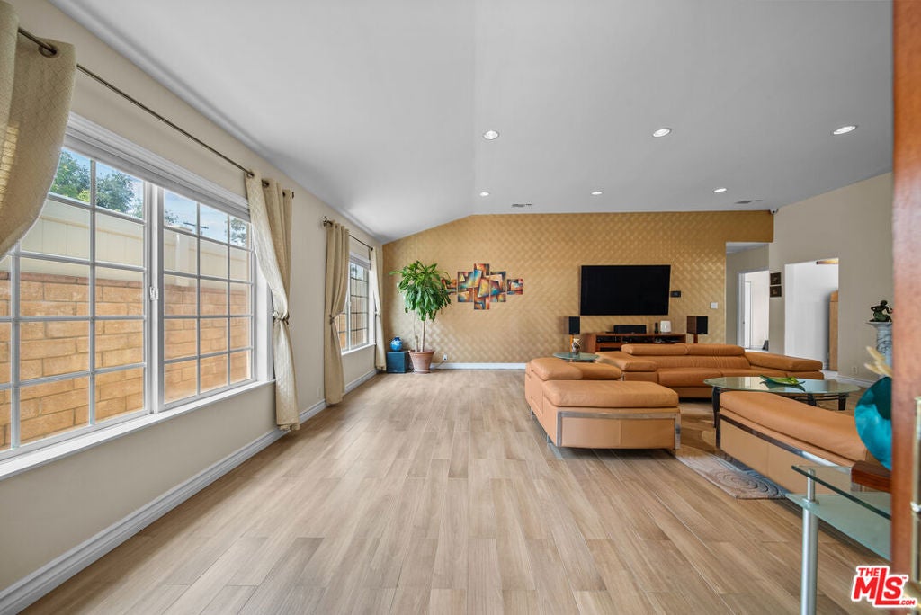 6015 Topeka Drive