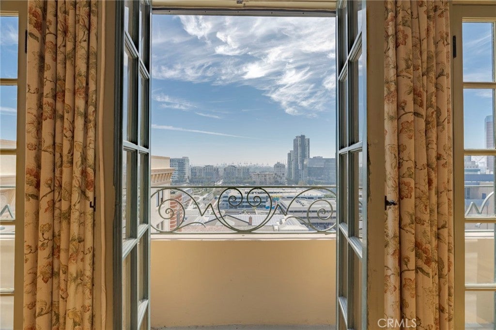Photo of 315 W 3rd Street #410, Long Beach, CA 90802 (MLS # RS26058621)