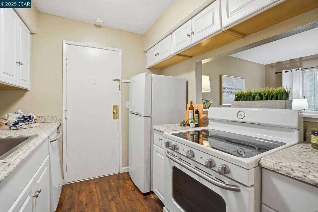 DEL RIO COURT - Residential