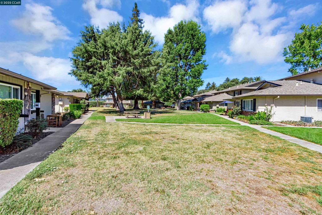 DEL RIO COURT - Residential