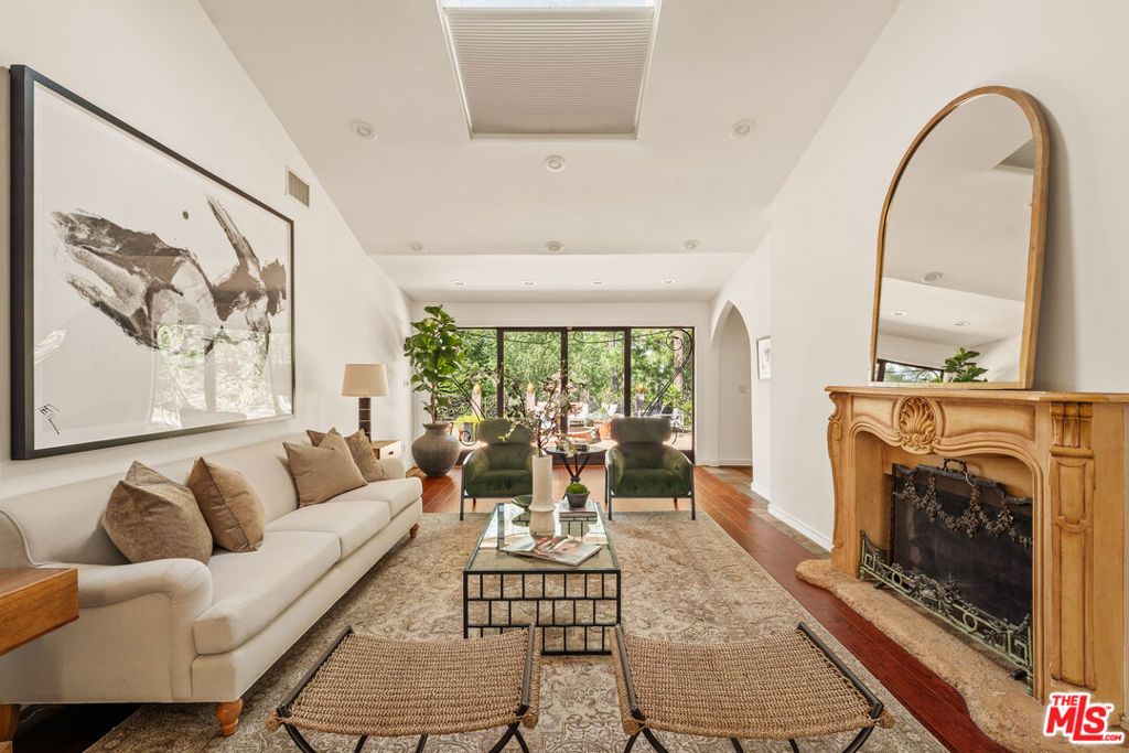 Photo of 11411 Dona Lola Drive, Studio City, CA 91604 (MLS # 26671397)