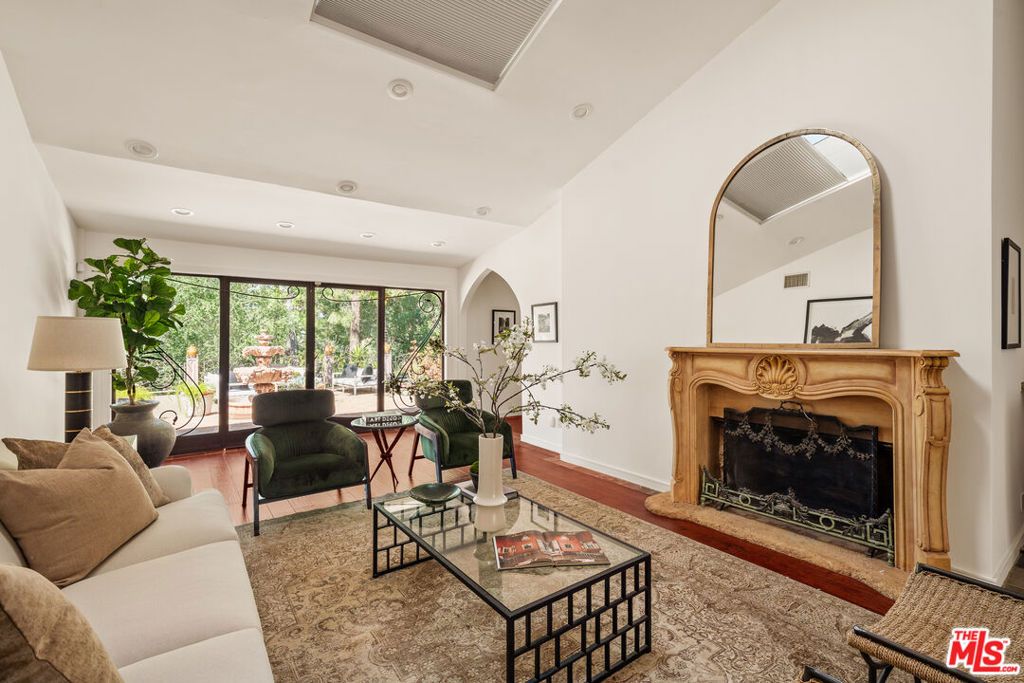 Photo of 11411 Dona Lola Drive, Studio City, CA 91604 (MLS # 26671397)
