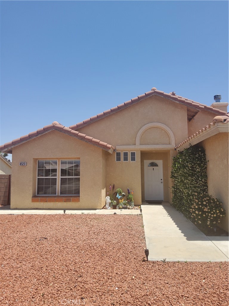 3-bedroom, 2-bathroom home in the Copper Hill community of Yucca Valley. Nice home with quartz counters, glass vessel sinks, luxury vinyl wood floors, high ceilings, recessed lights, large patio in the back, 2-car garage, spacious lot.