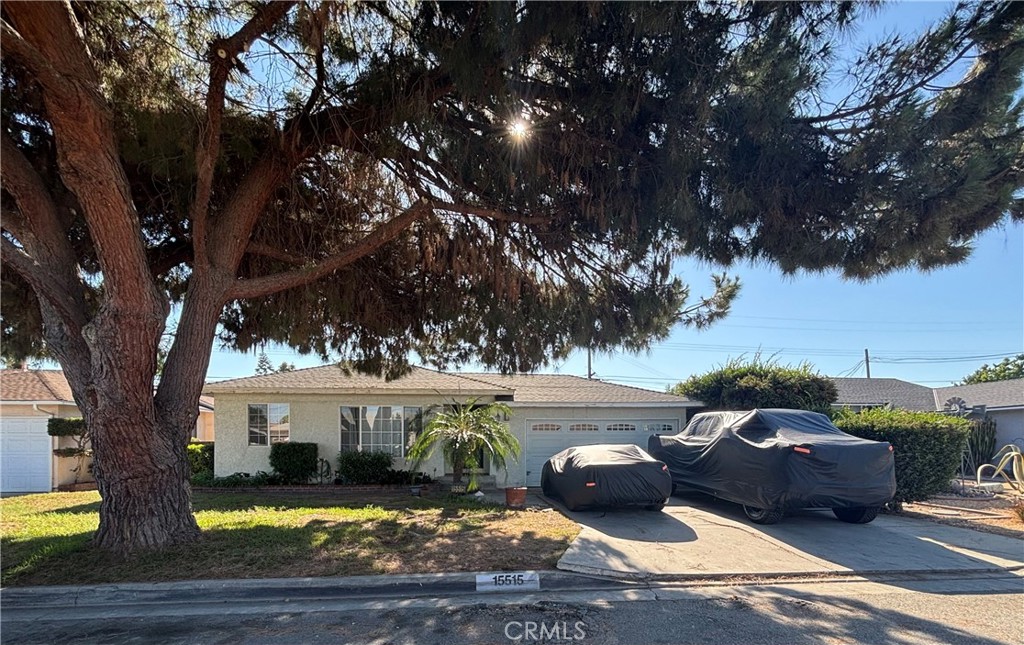 Charming family home with newer kitchen remodel. A quaint backyard big enough for a small garden. This home has a fourth room with its own 1/4 bath! It can be your home office, gym or an extra bedroom! Walking distance to park and school, close to 91, 105 and 605 freeways. Walking distance to Cerritos college.
This property is tenant occupied, tenant aware property is on the market. Buyer to do your own home inspection and verification of information.