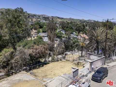Photo of 16521 Las Casas Place, Pacific Palisades, CA 90272 (MLS # 26841553)