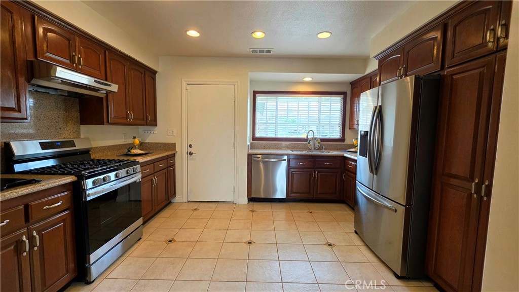 941 Finegrove Avenue