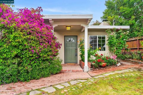 Photo of 1432 SUNSET LOOP, Lafayette, CA 94549 (MLS # 41133840)