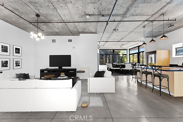 835 Locust Avenue 322